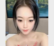 主播《极品小表妹》直播间上演多人运动