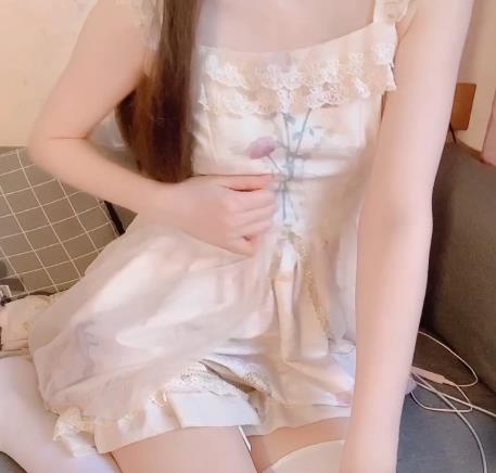 糖心《妮酱》写真吹牛子vlog视频