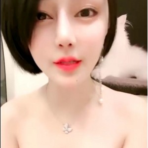 黑丝短发气质网红脸美女道具自娱自乐