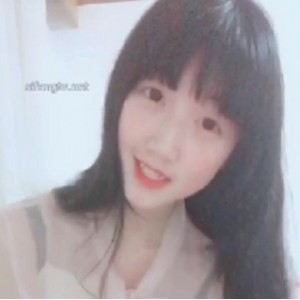 快手顶流清纯软妹子，白衬衫黑丝有尺度私拍浮力流出