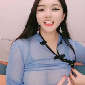 斗鱼被称为国产（卡戴珊）性感身材，直播视频不容错过！（2V2.7G）