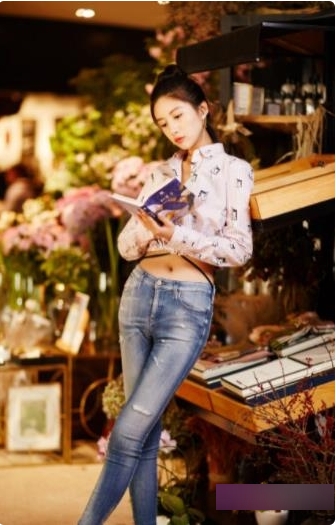 P站高颜值女孩（优优）10万粉丝珍藏的唯美纯欲艺术照【2.87G】