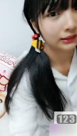 onlyfans清纯元气少女（猪猪女孩）人美声甜，在线陪聊【96集1.5G】++95部