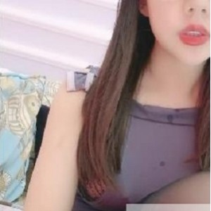 Twitter大长腿眼镜妹，气质端庄却拥有S型火辣身材【12.9G】