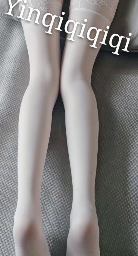 Twitter美腿女孩（桃脱了）轻薄白丝长袜秀娇嫩玉足【3.36+GB】
