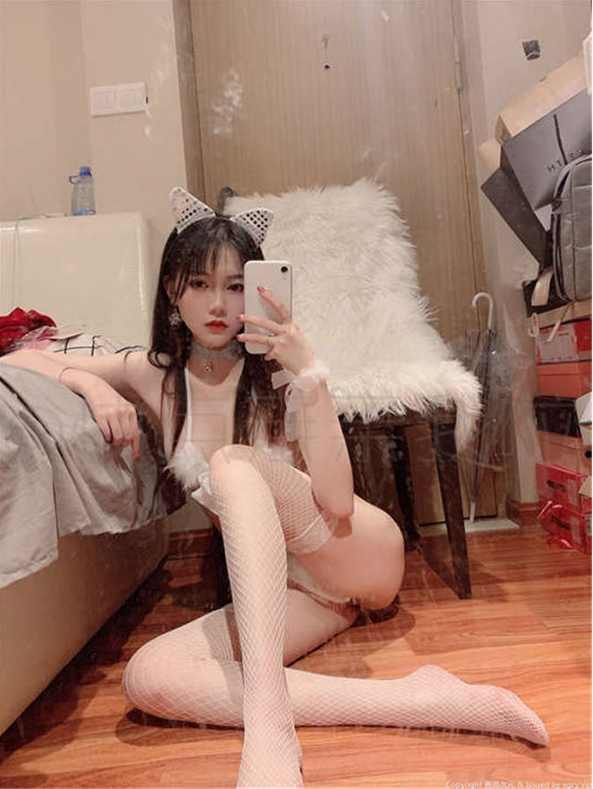 穿上高颜值COSER，化身魔法秋秋，快来亲亲我吧！限时合集！