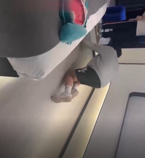 可爱S双S学生主原味白袜闻舔喝圣水爬行遛狗1v+177M百度盘