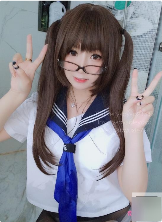 微博上的妹子分享了摇摇乐蓝色JK