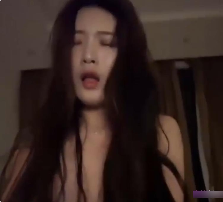 抖音网红赵一菲分享16V2.8G资源，探索演技经验展现魅力