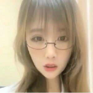 性感御姐眼镜娘大罩杯诱惑直播放飞自我出水骚了百度云资源350M