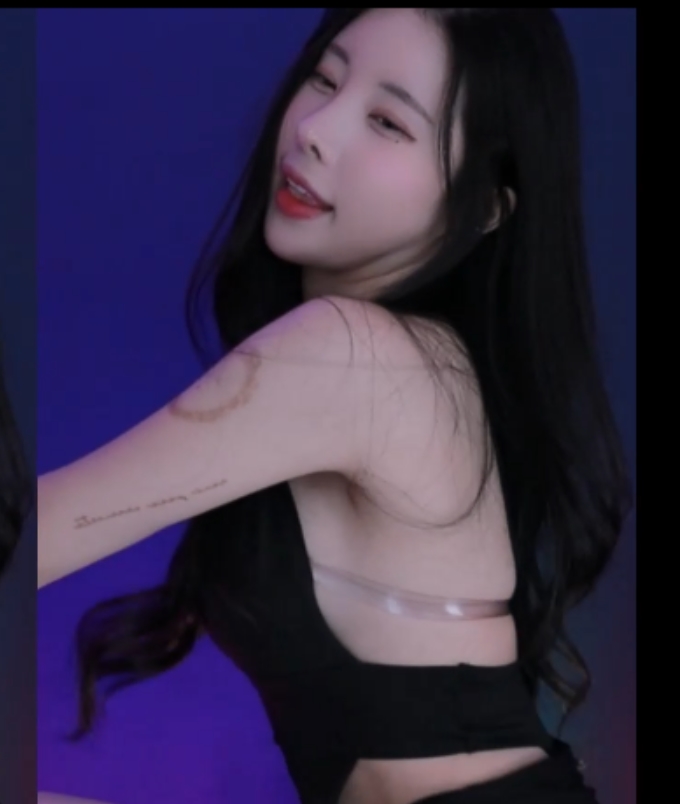 限时独家韩国美女主播金玉羽最新热舞合集，胸前软肉美臀撩人，10v+2g高清自录！