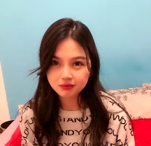 气质美女在名场面上的超棒三人游视频