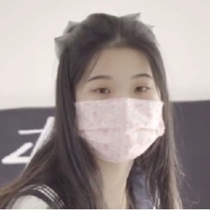 超可爱的光“阴”妹子妹妹穿着长筒白袜的JK同学，1V+2.1G资源在百度盘上可以找到。