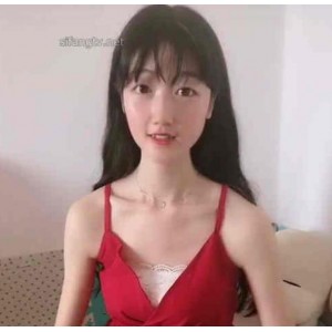萌妹表演惊艳一字马舞蹈