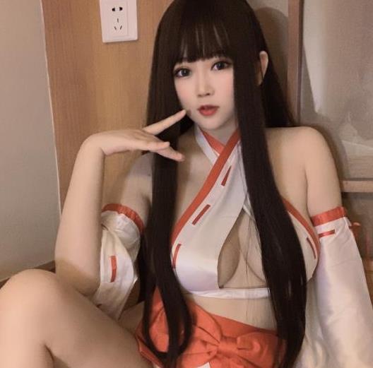 性感女巫COS依酱吖