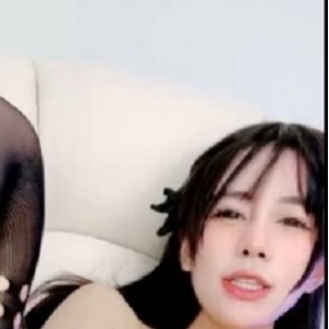 大罩杯网红小姐姐的网袜美腿视频