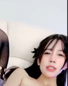 大罩杯网红小姐姐的网袜美腿视频