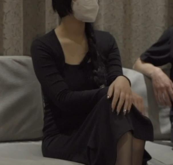 长腿妻子穿黑丝开车的亿米