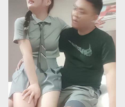猥琐大叔的PUA技巧吸引了小姐姐的注意