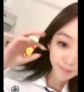 NeiNei粉嫩女神自拍视频1:34时长，不露脸颜值身材神器形状车灯下载观看