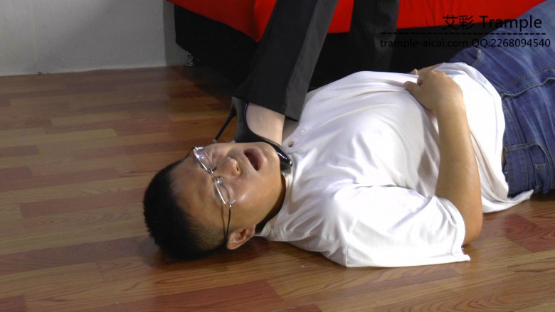 《玥婷老师的高跟鞋惩罚》