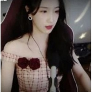 徐婉儿：身材御姐足系列音声繁华