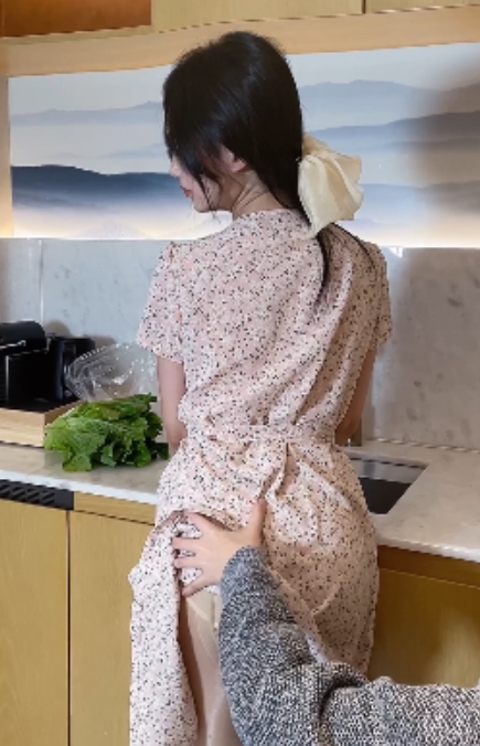 《抖娘利世-小保姆与老头》1.59GB视频资源百度盘