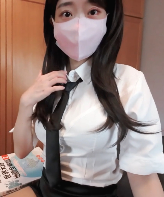 胡言乱语瑜伽教练ssrpeach121v23.8g，激励学生享受瑜伽乐趣