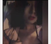 清新漂亮网红自拍视频，扭动纯真美丽，漏点惊艳，快来观看吧！