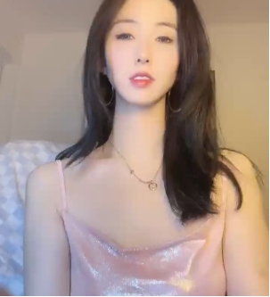 鱼鱼自娱自乐高价定制抖音网红美女打粑粑视频