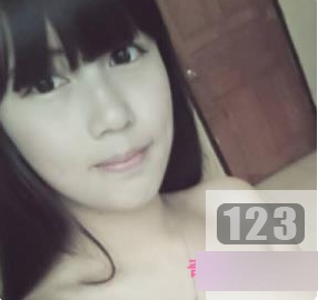 校花李宜辰的日常自拍散播