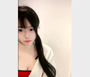 菠萝果酱-校花N子全L作品！4V-1.6G超长视频，粉嫩美女自拍展示，观看下载！