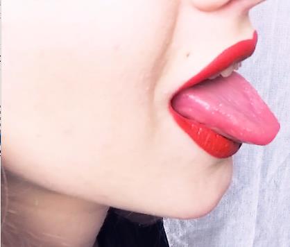 烈焰红唇诱惑自由国，超清拍摄15分钟视频，用嘴涂抹口红棍子技巧惊艳