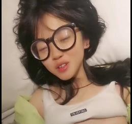 眼镜控福利！主角小芳自拍正片短视频露脸资源下载观看