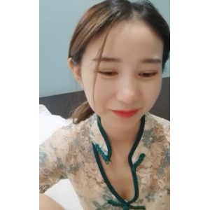 颜值主播紫贤在42v16.8g平台上独领风情万种，与姜妍搭档搞笑直播，笑容灿烂吸引粉丝眼球