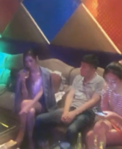 芷晴主演：套路直播丝足剧情指教，视频52g，百度ED2K收藏