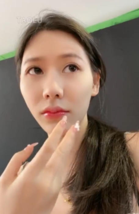 芷晴主演：套路直播丝足剧情指教，视频52g，百度ED2K收藏