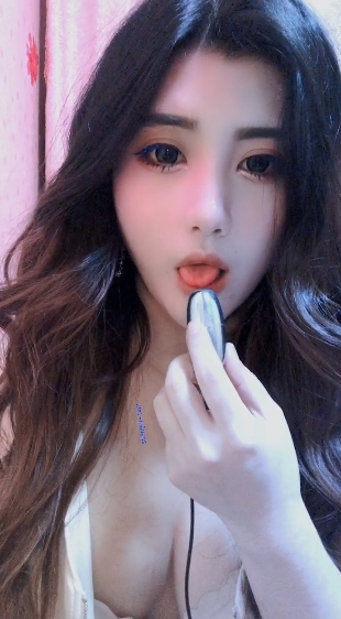 抖音土豪享宴：金鑫蔓笙、温碧霞、雪白、前车大灯等高定技术内容，1.98G打赏社保。