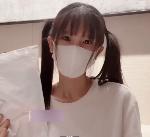 粉情人1V650M百度盘体验：光阴妹子天花板油光白丝吊带互动