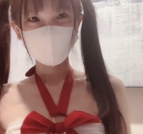 粉情人1V650M百度盘体验：光阴妹子天花板油光白丝吊带互动
