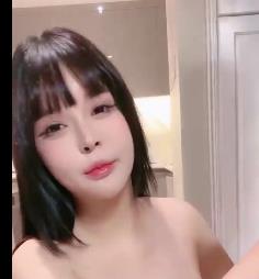 婴儿肥幼喵：颜值炮手作者自拍，1V-1.9G视频全揭秘