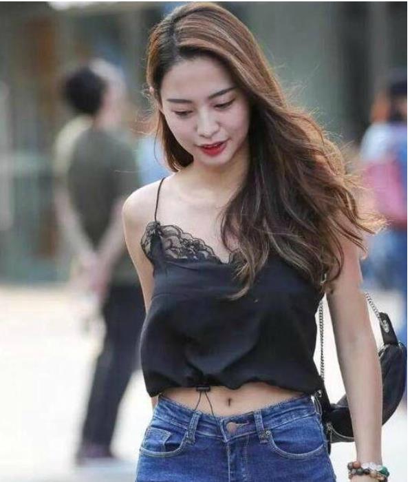 《小妲己》美少女主播直播间游戏视频资源合集，总计2.87G，福利资源曝光，疫情下的尺度浮力直播，抖音网红微博热搜备受关注