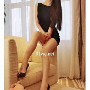 一步都充满惊喜，绝对是精选美女中的优质之作。赶紧点击观看，感受她的魅力吧！