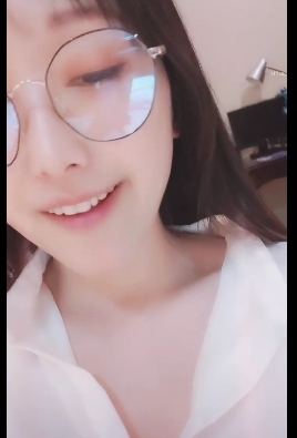 白丫头呀：女主播颜值天使笑容，直播视频大小1.41G