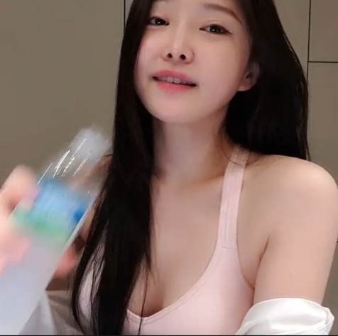 韩国收费房热舞秀第三辑：身材颜值漏两点，39个视频7.1G，永久有效，失效补，防爆链接