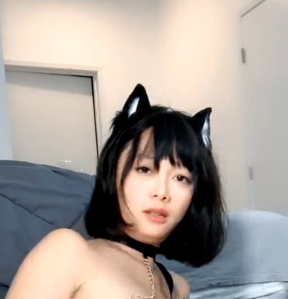 小野猫少妇黑丝诱惑，奶骚臀曲线玩具塞满，解压体验