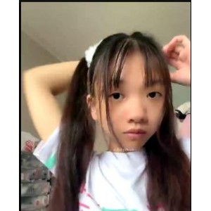 素颜勇敢自拍，平台开播包包战绩！2V1.7G视频时长，L莉颜值年龄不是问题