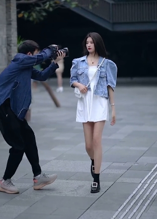 虎牙超人气宅男粉爱网红《兰兰鹿鹿》交友门事件绝版合集：7V2.5G度盘，抖音大咖金主霸霸Y乱岛国女星直播精彩片段