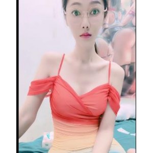 黑白妖娆，身高1.9米，颜值腿长，下载1.3G自拍视频