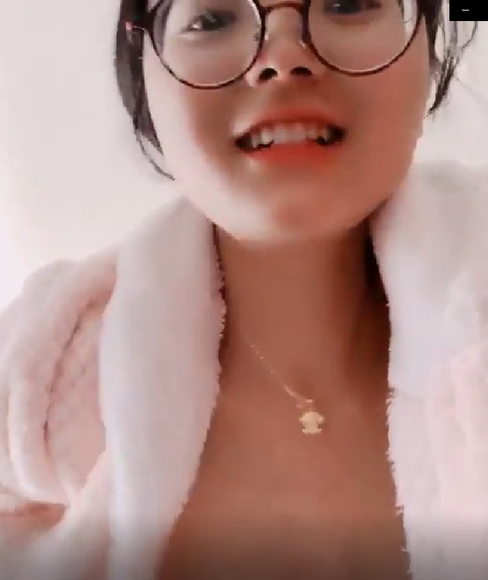 美女自拍展示：广东河源胡玉梅152P精品泄密视频58V737M